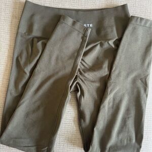 Alphalete Sage green leggings